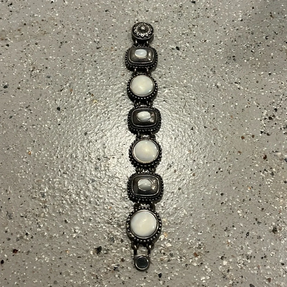 VINTAGE PREMIER DESIGNS MOTHER OF PEARL SILVER TONE CHUNKY BRACELET